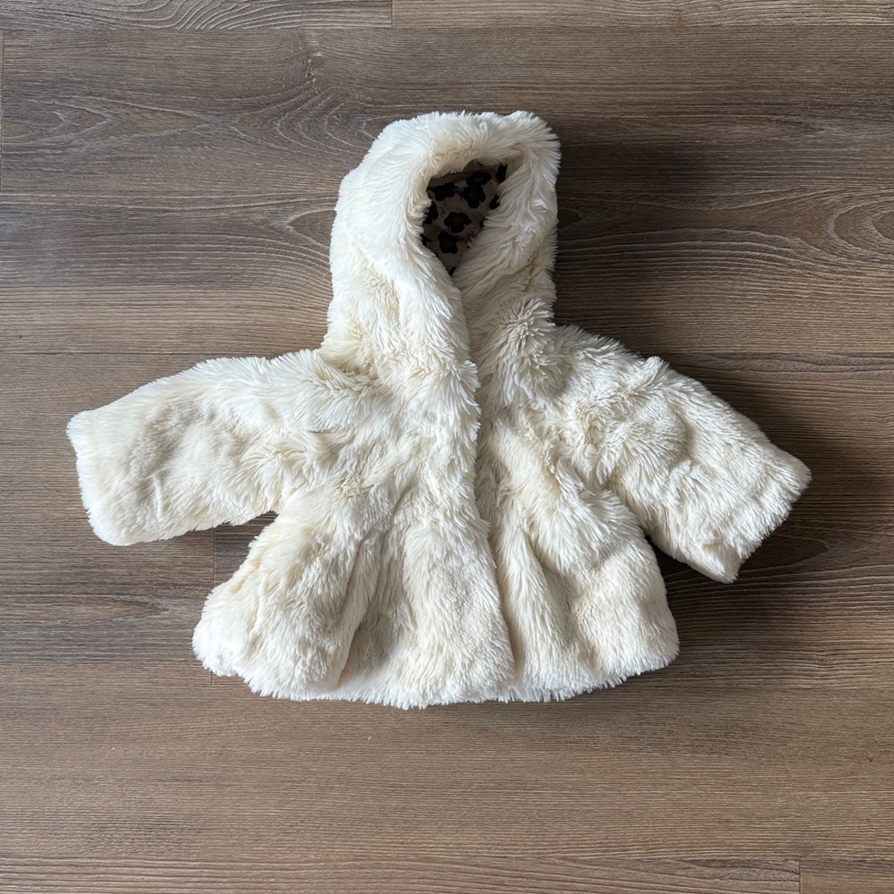 Monnalisa bebe off white faux fur princess seam pleated coat